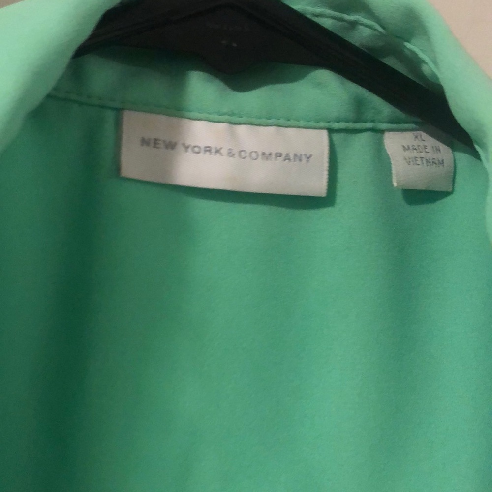 Collared 100% polyester button down - Picture 2 of 3